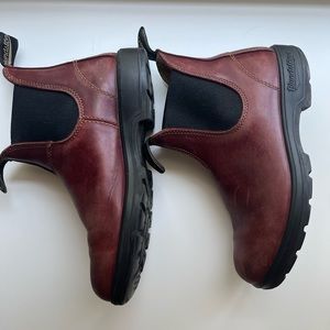 Womens Blundstones in the color Redwood